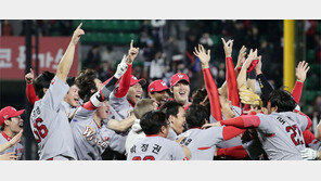 한동민 연장 결승포… ‘힐만 드라마’ 해피엔딩