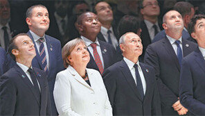 메르켈 “국가적 자만이 세계대전 불러” 트럼프 겨냥 뼈있는 반성