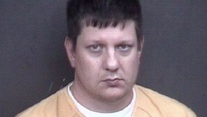 美 시카고 경찰관, 또 흑인 사살 논란…총격범과 싸우던 경비원