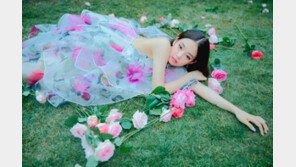 ‘솔로’ 제니, 하루만에 쓴 기록…韓차트 올킬·40國 1위·천만뷰