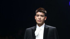 ‘강성훈 고소’ 팬 “후니월드, ‘황금알 낳는 거위 배 가르듯’ 팬심 이용”