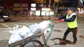 “넘어지고 베이는 일은 일상”…환경미화원 작업 현장, 동행 취재해보니