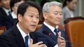 국회 운영위, 靑특활비·경제투톱 경질·조명래 놓고 ‘공방’