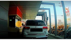 女 알바 얼굴에 버거 ‘퍽’, 맥도날드 손님 갑질 영상에 온라인 발칵