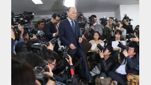 전원책 “난 김병준 수족 아니야…복종 강요 실수한 것”