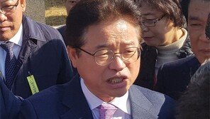 박정희 기념행사서 봉변 당한 이철우 경북지사