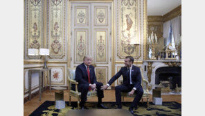 프랑스 정부, 트럼프 트위터 “상식적 예절 없다” 비판