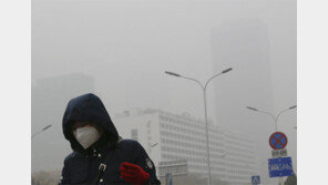숨막히는 中… 스모그에 가시거리 200m