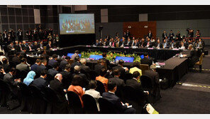 아사히 “아세안에서 美日과 韓의 대북공조 엇박자 드러나”