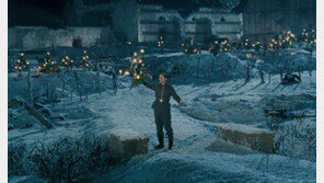 [윤여수의 라스트 씬] 총탄 대신 메리 크리스마스!…참호 사이로 평화의 캐럴