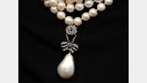 佛 앙투아네트의 진주 펜던트 412억원 역대최고가 낙찰