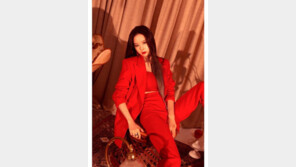 “눈빛으로 올킬”…솔지, EXID 개인 티저 이미지 공개