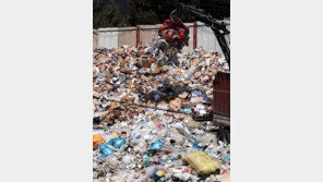 필리핀 “韓은 수출한 쓰레기 가져가라”…대사관 앞 시위도