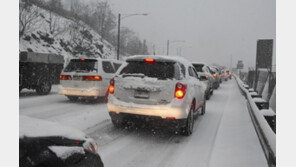 美뉴욕시, 때이른 폭설로 교통대란…“난생 처음 겪는 일”