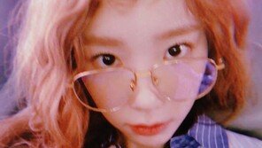 태연, 히피펌·안경으로 ‘러블리’ 매력 발산