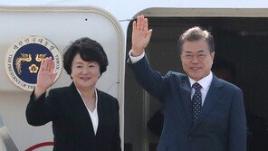 文대통령, APEC 열리는 파푸아뉴기니 도착…17일 시진핑과 회담