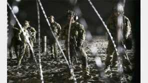 중무장 美국경순찰대, 이민행렬 10여명 체포