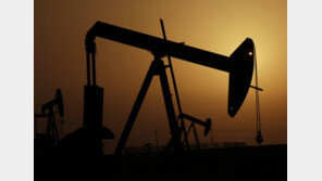 추락하는 국제유가…글로벌 경제, 내리막길 들어섰나