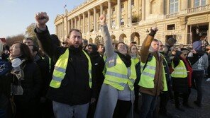 프랑스 유가인상 항의시위 격화…1명 죽고 227명 부상 