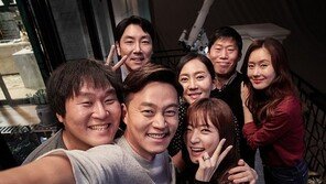 영화 ‘완벽한 타인’, 개봉 18일 만에 400만↑