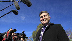 백악관 쫓겨난 CNN기자 “나 다시 왔소”