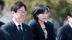 “생각이 없다” 문재인 후보 맹비난… 이재명 지킴이, 친문의 적으로