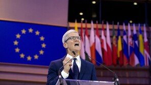 애플 최고경영자 “첨단산업에 대한 규제 필요”