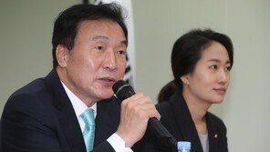 손학규 “전원책 창당해서 되겠나…한국당 명 다해”