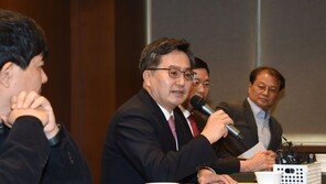 김동연 “2기 경제팀, 공유경제·노동 개혁 등 혁신성장 이어갈 것”