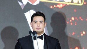 ‘잠실 홈런왕’ 김재환, 생애 첫 MVP…신인왕은 강백호