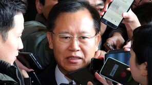 ‘사법농단’ 박병대, 12시간째 조사…혐의 대부분 부인