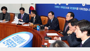 지지율 계속 떨어지는데…與, 거듭된 악재에 출구찾기 ‘고심’