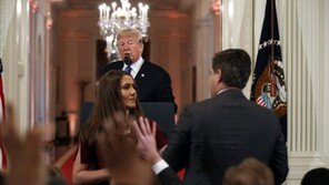 백악관, CNN 기자 출입금지 재추진…CNN도 맞대응