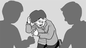 “가해 학생들 종종 집 드나들어… 아들, 때론 겁에 질린듯 보였다”