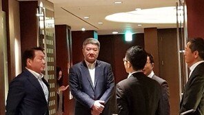 최태원 SK 회장, 왕융 中 국무위원과 보아오포럼 조찬 회동