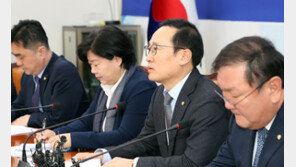 ‘나쁜정치·취미·만성질환’…민주당, 한국당 보이콧 비판