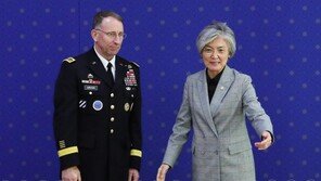 강경화, 신임 주한미군사령관 접견…“한미동맹 北대화 이끌어”