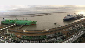대우조선해양 LNG운반선 2척 동시 환적