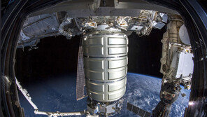 국제우주정거장에 도착한 새 보급캡슐
