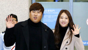 200억원의 사나이, 부인과 귀국