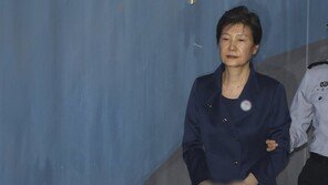 ‘재판거부 401일째’ 박근혜 前대통령, 공천개입 2심도 징역 2년