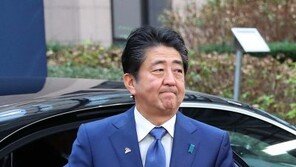 아베, 위안부 재단 해산에 “韓,책임있는 대응하라”