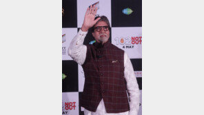 발리우드 슈퍼스타, 고향 농민들 빚 6억3000만원 대신 갚아줘