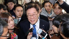 문팬들 “이재명 출당시켜라”…곤혹스러운 이해찬, ‘시선 돌리기’ 나서나