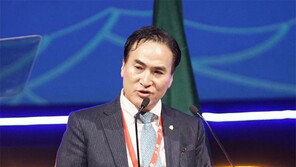 한국인 첫 인터폴 총재 당선… 美 지지 업고 푸틴측근 제쳐