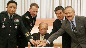 백수 맞는 백선엽 예비역 대장