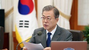 文대통령 지지율, 8주 연속 하락 52.5%…취임 후 ‘역대 최저치’