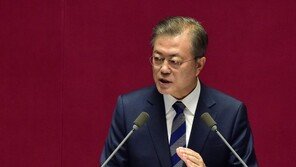 文 대통령 “IPTV 정책 지원…글로벌 미디어로 성장하길”