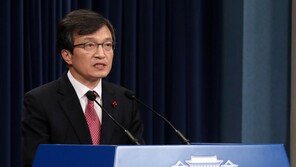 靑 “20대 지지율 하락, 저희들이 주시하고 있다”