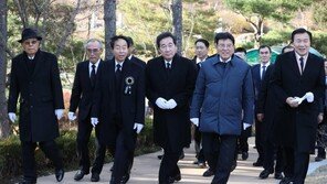 “일평생 민주주의자”…YS서거 3주기 추모식 현충원서 거행